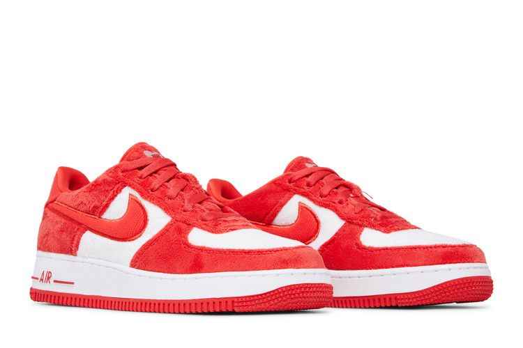 Front three-quarter view of the red and white Nike Air Force 1 Low Valentine’s Day Fleece GS pair